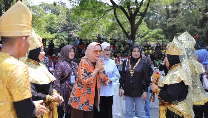 Ketua TP PKK Tinjau Kontingen Lampung Ikuti HKG PKK dan Jambore Kader PKK Se-Indonesia 2024