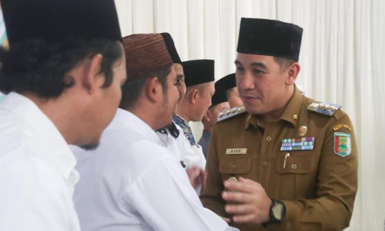Bupati Pesawaran Dendi Ramadhona menghadiri pelantikan Pengurus Forum Komunikasi Pondok Pesantren (FKPP) se-Kabupaten Pesawaran Periode 2024-2029 || Foto: Istimewa