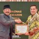 Bupati Pesawaran Dendi Ramadhona dianugerahi penghargaan oleh Badan Amil Zakat Nasional (Baznas) pada Penganugerahan Baznas Award 2024 || Foto: Istimewa