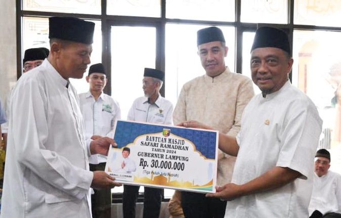 Jajaran Pemkab Pesawaran menerima kunjungan Safari Ramadan dari jajaran Pemprov Lampung di Masjid Al-Ikhlas, Desa Karang Anyar, Kecamatan Gedongtataan || Foto: Istimewa