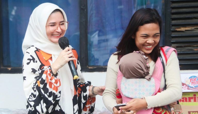 Ketua TP-PKK Kabupaten Pesawaran, Nanda Indira Dendi, membuka Pasar Murah Mandiri Kabupaten Pesawaran Tahun 2024 || Foto: Istimewa