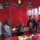 Walikota Eva Dwiana berikan santunan Rp 50 juta kepada korban kebakaran || Foto: 5W1HINDONESIA.ID