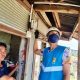 Petugas PLN saat melakukan pengecekan kondisi listrik di rumah pelanggan2023 || Foto: Dok. PLN