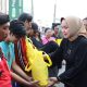 Ketua TP PKK Provinsi Lampung Riana Sari Arinal memberikan Bantuan Sosial kepada karyawan toko, pedagang dan pemulung di sekitar kediaman Gubernur Lampung || Foto: Adpim Pemprov Lampung