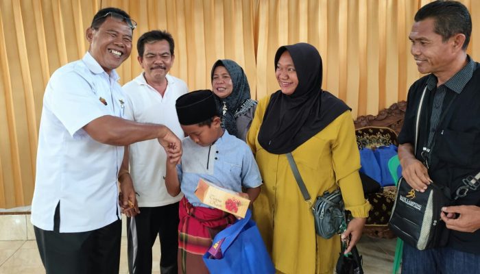 Peringati HUT ke-52, Desa Pekalongan Gelar Sunat Massal, Jalan Sehat dan Pagelaran Wayang Kulit