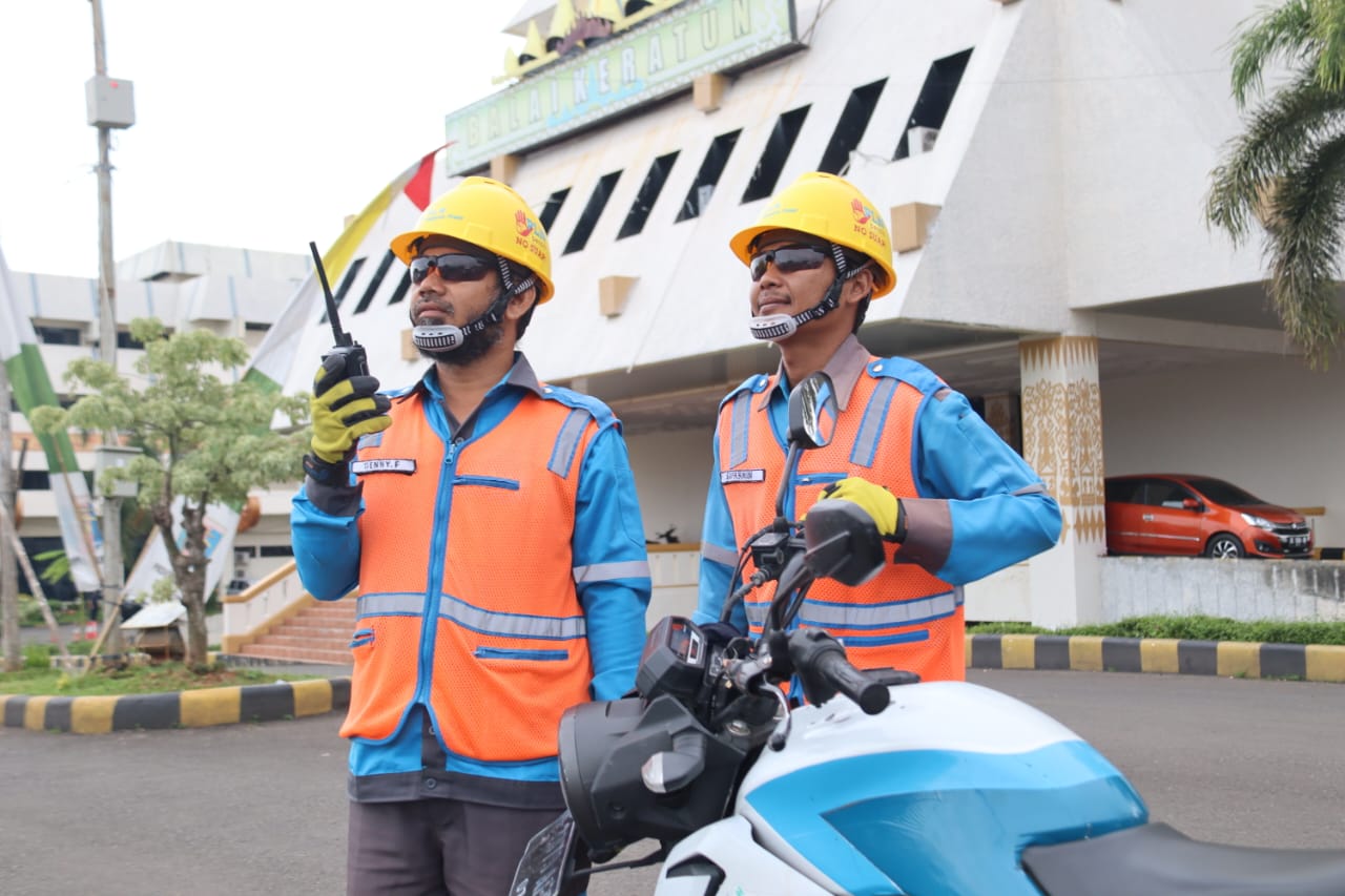 Ilustrasi petugas Unit Layanan Cepat (ULC) PLN Unit Pelaksana Pelayanan Pelanggan (UP3) Tanjung Karang yang disiagakan dalam pengamanan Idul Adha 1445 H || Foto: Dok. PLN UID Lampung
