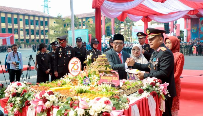 Pj Gubernur Lampung Samsudin Hadiri Upacara Peringatan Hari Bhayangkara ke-78 di Mapolda Lampung