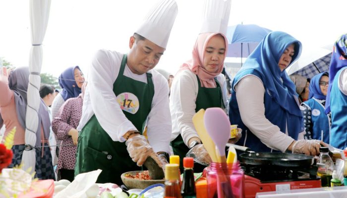 Sambut Festival Krakatau XXXIII, Ibu Maidawati Samsudin Buka Lomba Masak Nasi Goreng Krakatau