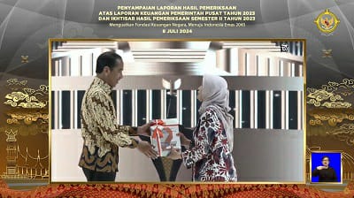 Laporan Hasil Pemeriksaan (LHP) atas LKPP Tahun 2023 dan IHPS II Tahun 2023 diserahkan secara langsung oleh Kepala BPK RI Dr. Isma Yatun, CSFA., CFrA kepada Presiden RI Joko Widodo || Foto: Diskominfotik Provinsi Lampung