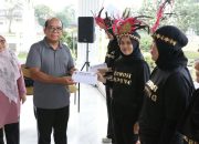 Pj. Gubernur Samsudin Lepas Atlet Perwosi Lampung Ikuti Lomba Senam Kreasi Piala Ibu Negara RI 2024