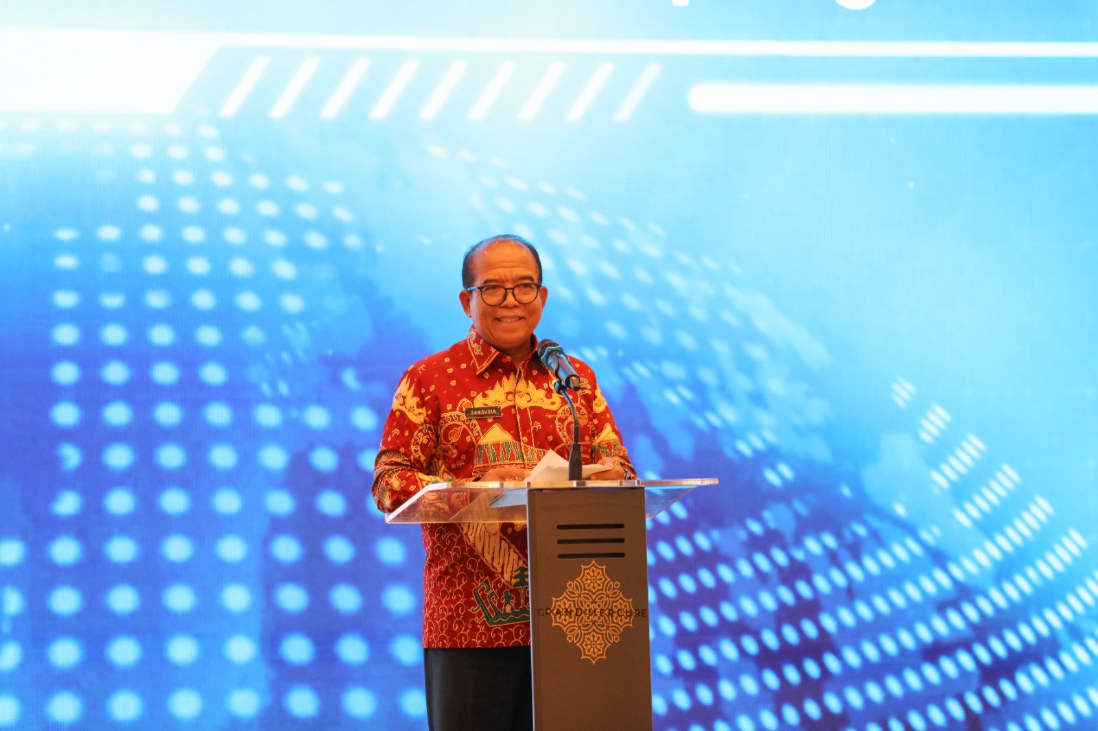 Pj. Gubernur Samsudin saat membuka Rapat Koordinasi Pendapatan Daerah bertajuk "Sinergi Pengelolaan Pelaksanaan Opsen PKB dan Opsen BBNKB Tahun 2025" di Hotel Grand Mercure Lampung || Foto: Adpim Pemprov Lampung