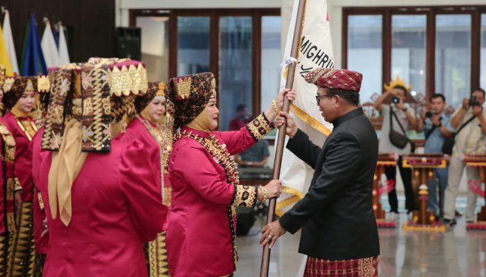 Pj Gubernur Samsudin Kukuhkan Dwita Ria Gunadi sebagai Ketua Umum DPP Mighrul Lappung Bersatu Masa Bakti 2024-2029