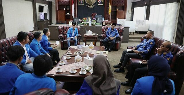 Pj. Gubernur Samsudin saat menerima audiensi dari Pengurus Koordinator Cabang (PKC) PMII Provinsi Lampung || Foto: Adpim Pemprov Lampung