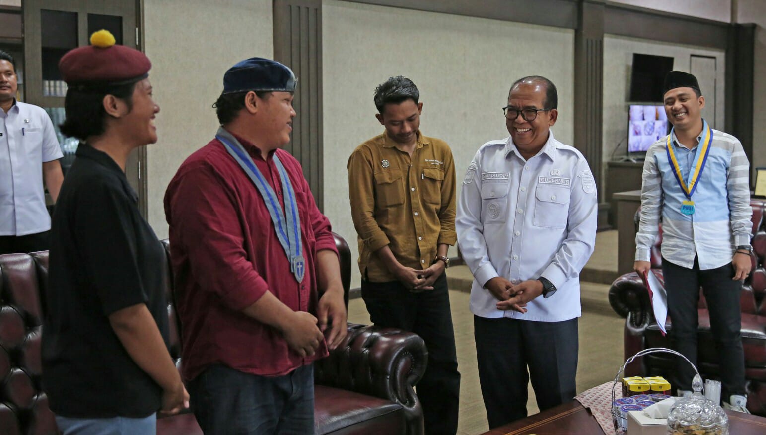 Pj. Gubernur Lampung Samsudin menerima kunjungan organisasi kemahasiswaan dan pemuda yang tergabung dalam Gerakan Solidaritas Pemuda Lampung || Foto: Adpim Pemprov Lampung