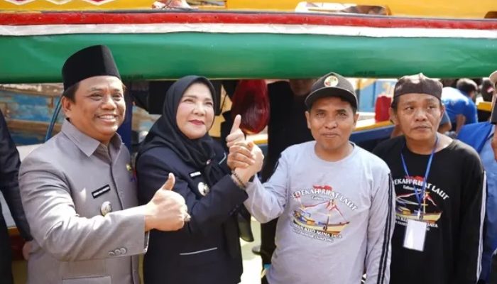 Walikota Eva Dwiana Hadiri Tradisi Melarung Sesaji: Nelayan Syukuri Hasil Laut Berlimpah!