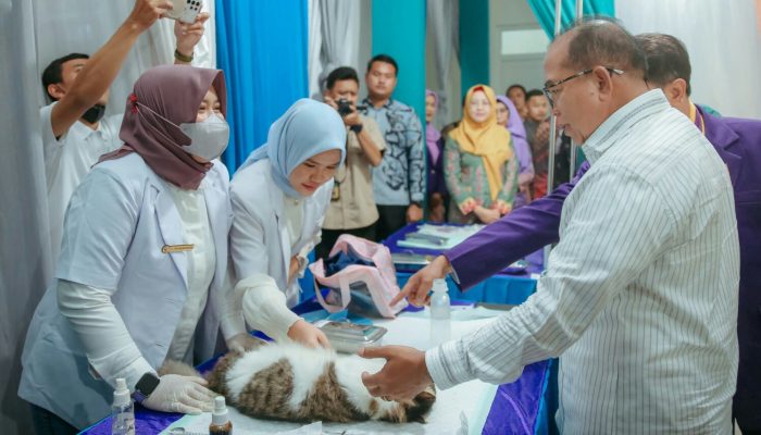 Pj Gubernur Samsudin Saksikan Pelantikan Pengurus Perhimpunan Dokter Hewan Indonesia Cabang Lampung Periode  2024 – 2028