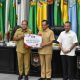 Penjabat (Pj) Gubernur Lampung, Samsudin menerima insentif fiskal kategori Pengendalian Inflasi Daerah dari Menteri Dalam Negeri RI, M. Tito Karnavian || Foto: Dinas Kominfotik Provinsi Lampung