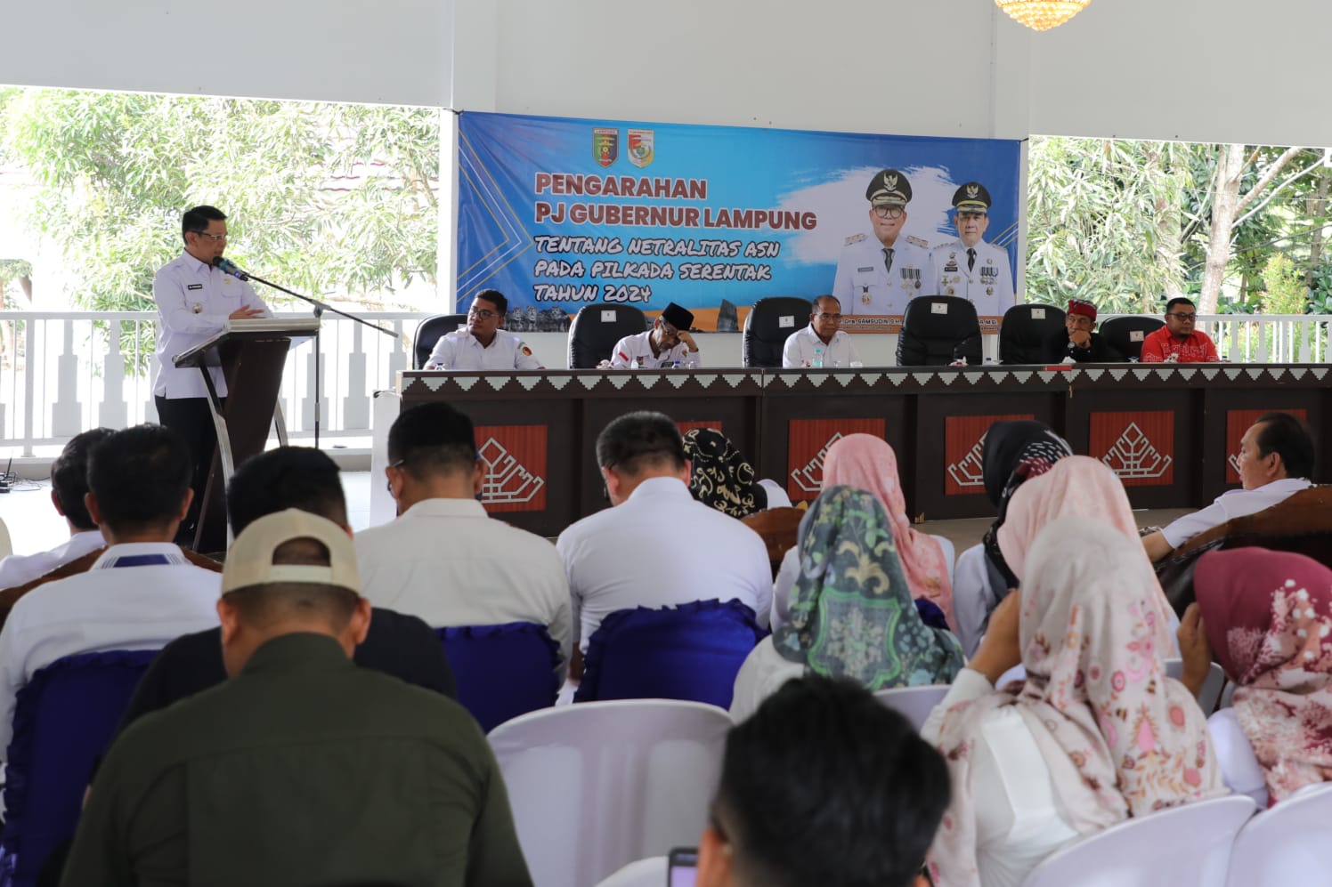 Pemberian pengarahan terkait netralitas ASN, di Rumah Dinas Bupati Kabupaten Tulang Bawang Barat (Tubaba) || Foto: Adpim Pemprov Lampung