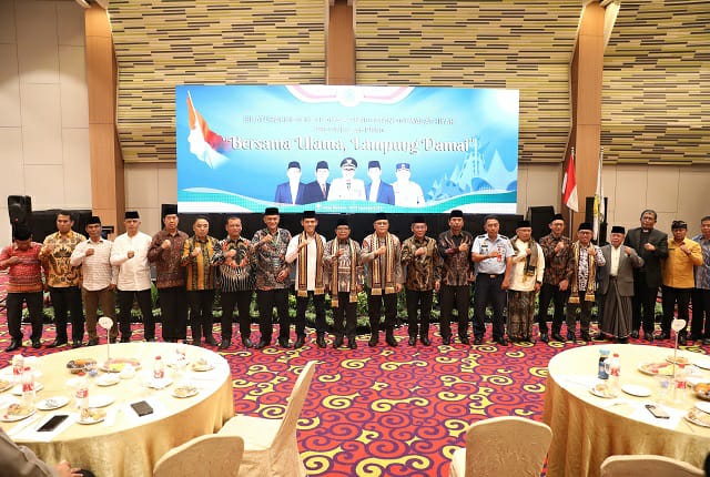 Pj. Gubernur Lampung Samsudin membuka Silaturahmi Alim Ulama dan Penguatan Da'i Wasathiyah yang diselenggarakan oleh MUI Provinsi Lampung di Ballroom Hotel Novotel Bandar Lampung || Foto: Adpim Pemprov Lampung