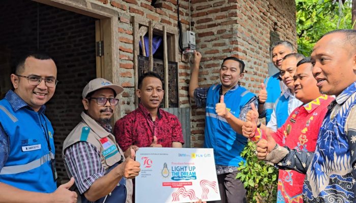Sambut HUT RI ke-79, PLN UID Lampung Nyalakan 39 Sambungan Listrik Gratis untuk Keluarga Prasejahtera