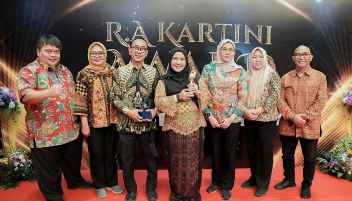 Walikota Eva Dwiana Terima Penghargaan Kartini Awards 2024