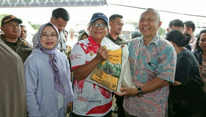 Dalam Rangka Pengendalian inflasi, Pj Gubernur Samsudin Tinjau Pasar Murah di Lapangan Korpri