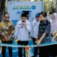 Wali Kota Metro, dr. H. Wahdi Siradjuddin, Sp.OG (K) meresmikan SPKLU didampingi oleh General Manager PLN UID Lampung, Sugeng Widodo dan Manager PLN UP3 Metro M. Burhanuddin Muflihul Hasan || Foto: PLN UID Lampung