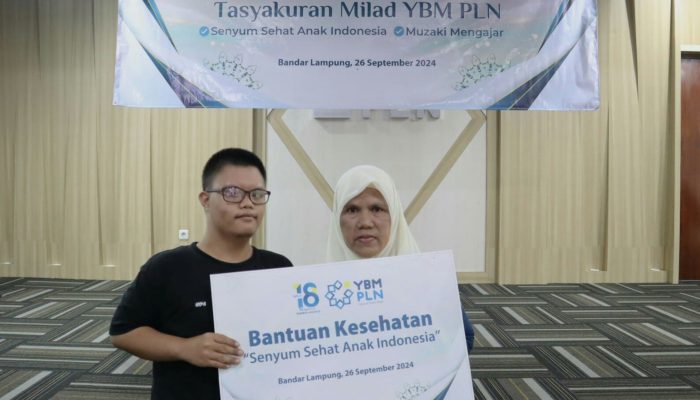 18 Tahun Bersama Luaskan Manfaat, YBM PLN Salurkan Bantuan kepada Penyandang Disabilitas hingga Tenaga Pengajar di Lampung