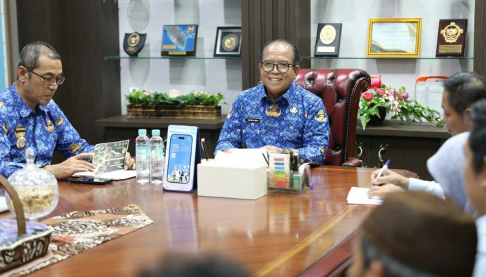Pj Gubernur Samsudin Serahkan Penghargaan Pemenang Lomba Wana Lestari Tingkat Provinsi Lampung 2024