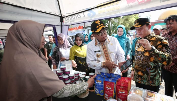 Pj Gubernur Samsudin Kunjungi Dekranasda Kafe Pringsewu di Rest Area KM 37