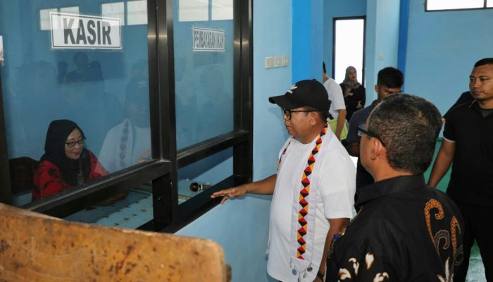 Pj Gubernur Samsudin Resmikan TPI Higienis, Serahkan Bantuan dan Tinjau Pasar Murah di Tanggamus