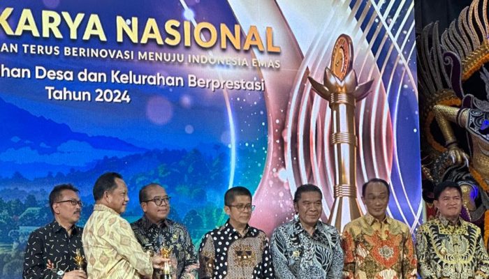 Pj Gubernur Lampung Terima Penghargaan Upakarya Wanua Nugraha 2024 dari Kemendagri