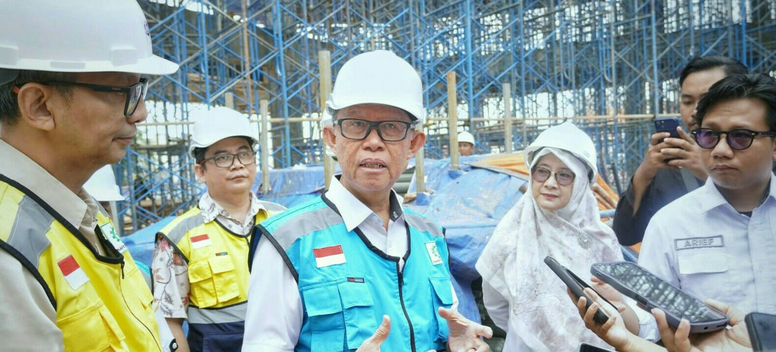 Sekdaprov Lampung Fahrizal Darminto meninjau pembangunan Masjid Al-Bakrie di kawasan Enggal, Kota Bandar Lampung || Foto: Dinas Kominfotik Provinsi Lampung