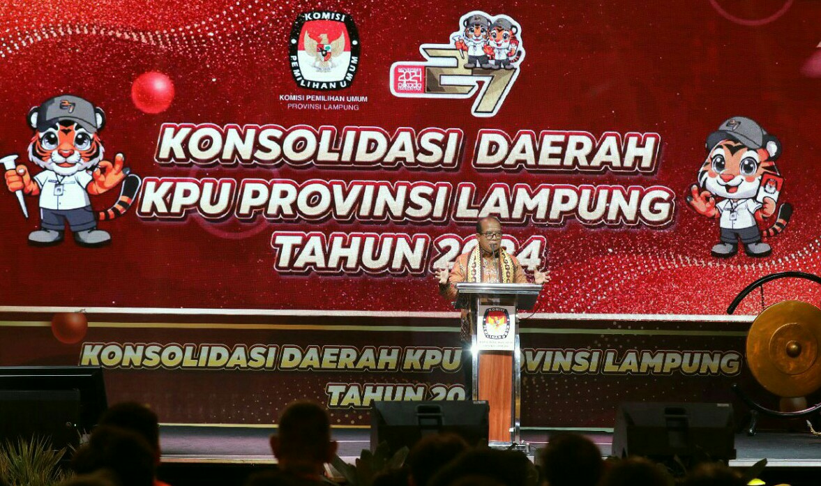 Pj. Gubernur Lampung  Samsudin saat menghadiri acara Konsolidasi Daerah KPU yang diikuti seluruh unsur KPU dari 15 Kabupaten/Kota || Foto: Adpim Pemprov Lampung