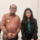 Pj Gubernur Lampung Samsudin bersama Fitria Khasanah yang merupakan siswi kelas 7 sekolah menengah pertama (SMP) Gajah Mada || Foto: Istimewa