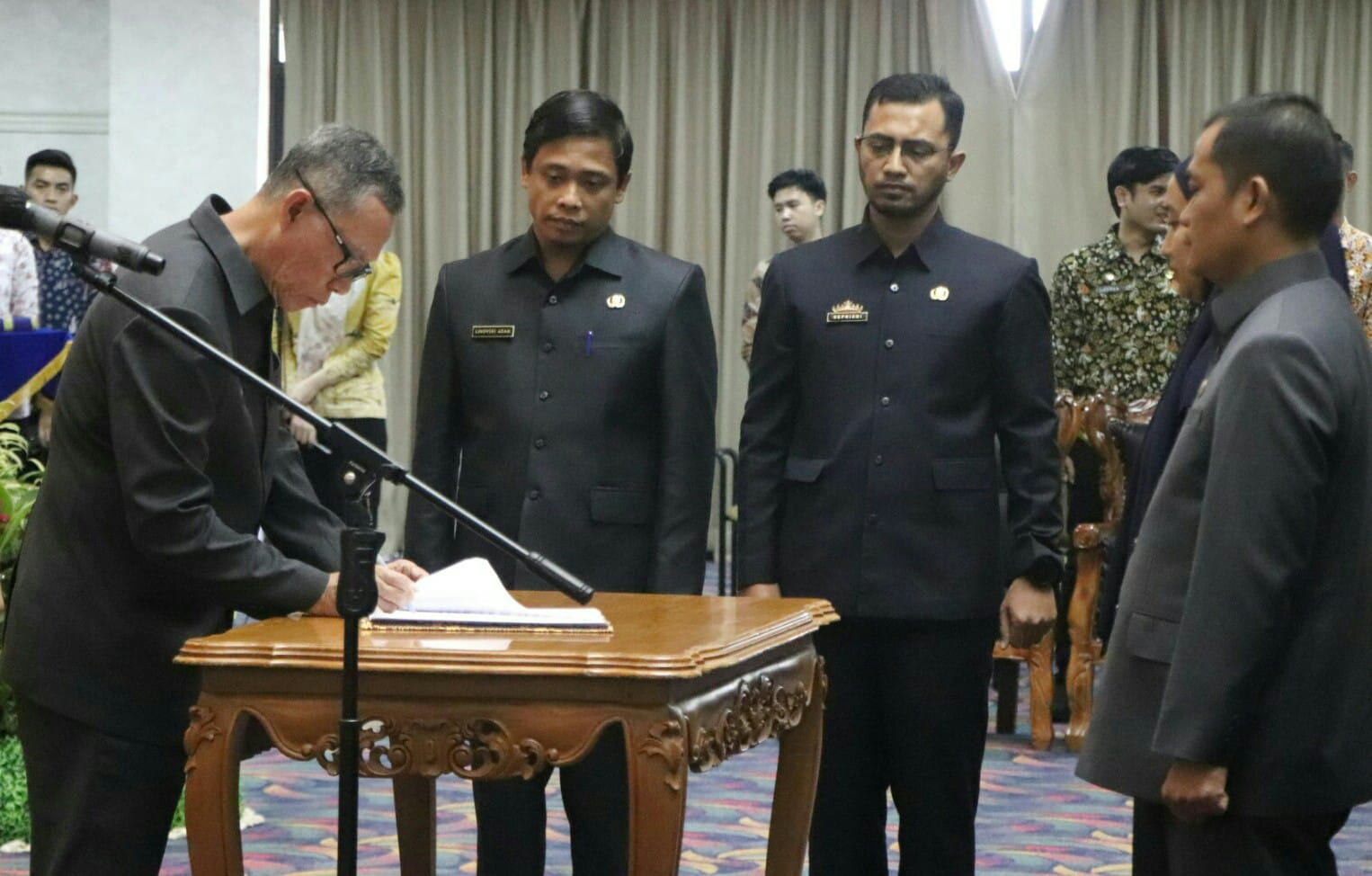 Sekdaprov Lampung Fahrizal Darminto melantik dan mengambil Sumpah Jabatan 28 Pejabat Administrator dan Pejabat Pengawas di Lingkungan Pemerintah Provinsi Lampung || Foto: Dinas Kominfotik Provinsi Lampung