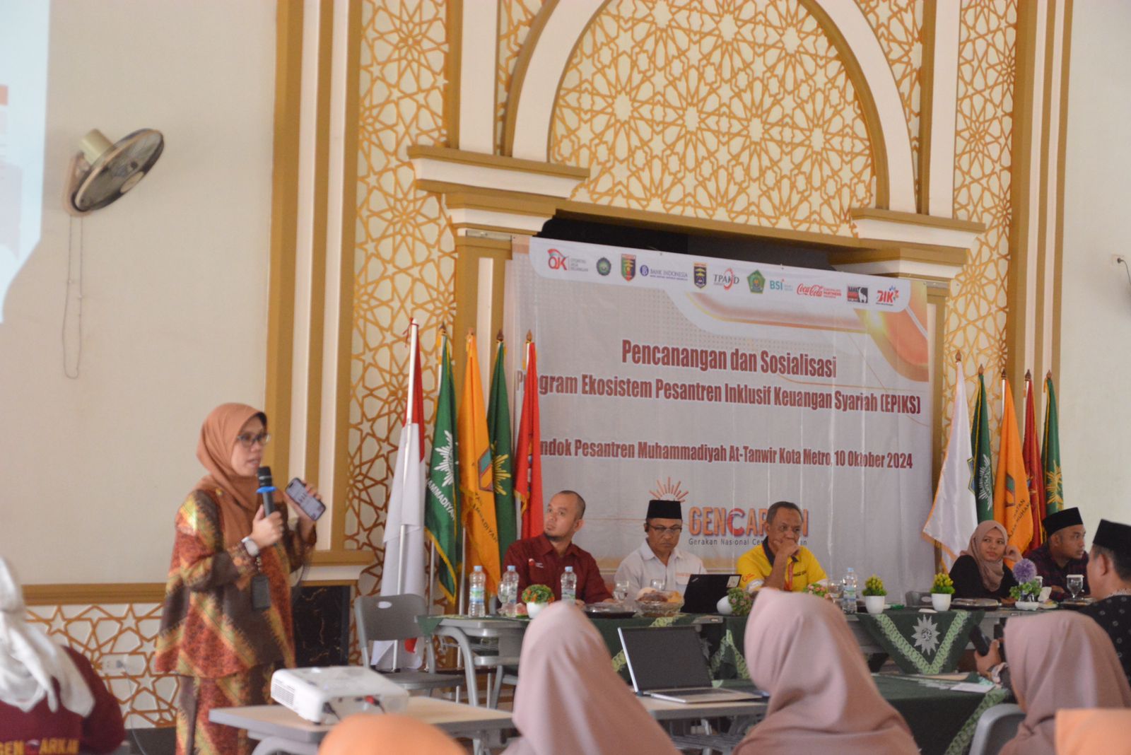 OJK Provinsi Lampung bersama Pemerintah Kota Metro, yang tergabung dalam TPAKD menyelenggarakan Ekosistem Pondok Pesantren Inklusif Keuangan Syariah (EPIKS) di Pondok Pesantren Muhammadiyah At-Tanwir Kota Metro || Foto: Adpim Pemprov Lampung