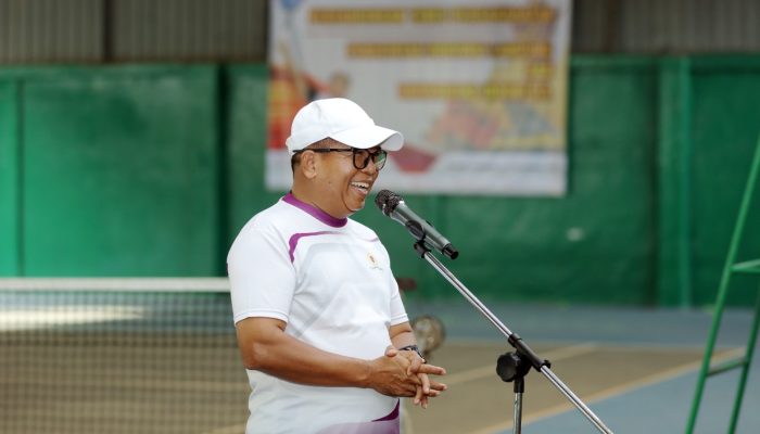 Pj Gubernur Samsudin Buka Pertandingan Tenis Persahabatan antara Tim Pemprov Lampung dengan Tim Universitas Indonesia
