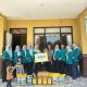 Penyerahan paket sembako oleh ketua PIKK PLN UP3 Metro Talitha Burhanuddin dan Pengurus PIKK kepada salah satu panti asuhan Budhi Utomo Kota Metro || Foto: PLN UID Lampung