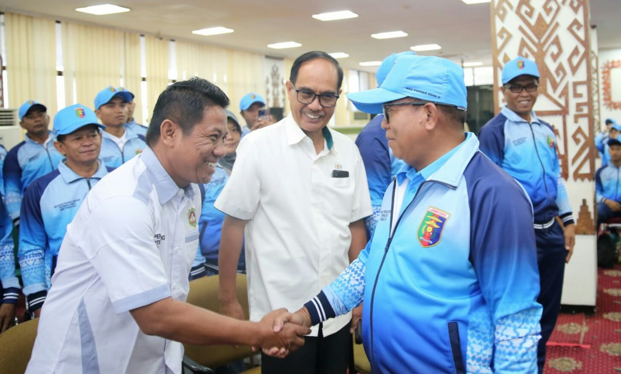 Pj. Gubernur Lampung Samsudin melepas Kontingen Lampung untuk mengikuti ajang Pra-Popnas Zona II Tahun 2024 ke Solo, Jawa Tengah || Foto: Adpim Pemprov Lampung