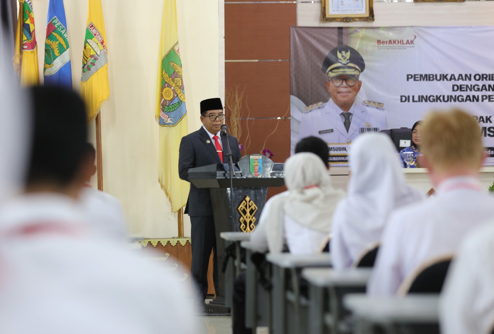 Pj. Gubernur Lampung Samsudin saat memberikan arahan kepada para peserta pada kegiatan Orientasi Pegawai P3K Angkatan V dan VI di Lingkungan Pemerintah Provinsi Lampung Tahun 2024 || Foto: Adpim Pemprov Lampung