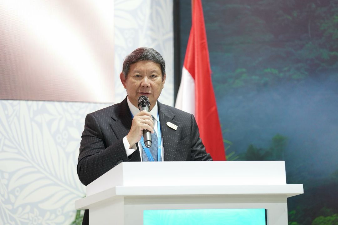 Utusan Khusus Presiden Republik Indonesia dalam COP29, Hashim Djojohadikusumo memberikan keynote speech di sesi talkshow CEO Climate Talks bertajuk "Enhancing Ambition on Renewable Energy" di Indonesia Pavilion, Baku, Azerbaijan || Foto: PLN