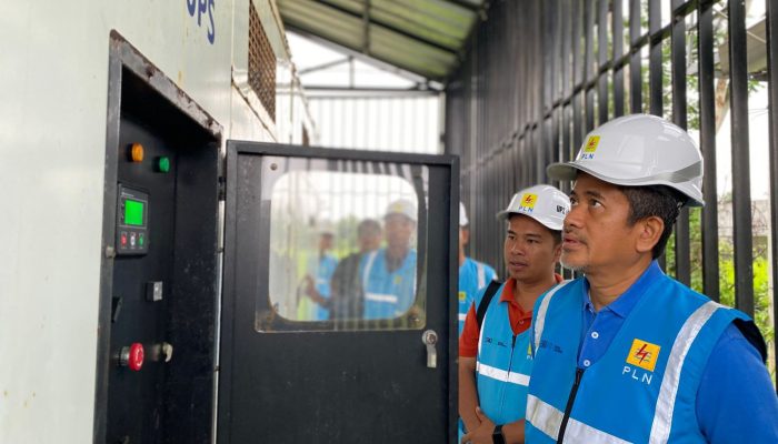 Terjun Langsung ke Pesisir Barat, GM PLN UID Lampung Pastikan Pasokan Listrik Andal untuk Debat Publik Kedua Pilkada