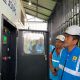 General Manager PLN UID Lampung Muhammad Joharifin terjun langsung ke lokasi debat guna mengawal kehandalan pasokan listrik untuk kelancaran event Pesta Demokrasi di Pesisir Barat || Foto: PLN UID Lampung