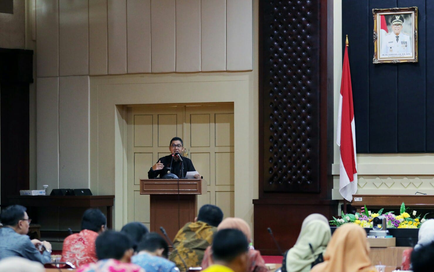 Pj. Sekdaprov Lampung Fredy, mewakili Pj. Gubernur Lampung Samsudin, membuka acara Rapat Koordinasi Timp Koordinasi Penanggulangan Kemiskinan (TKPK) Provinsi Lampung Tahun 2024 || Foto: Adpim Pemprov Lampung