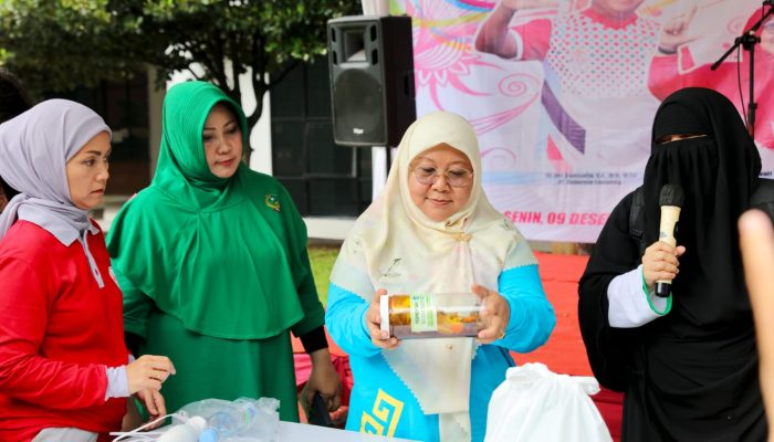Pj Ketua TP PKK Buka Pelatihan Pembuatan Eco Enzym bagi Pengurus Organisasi Wanita di Lampung