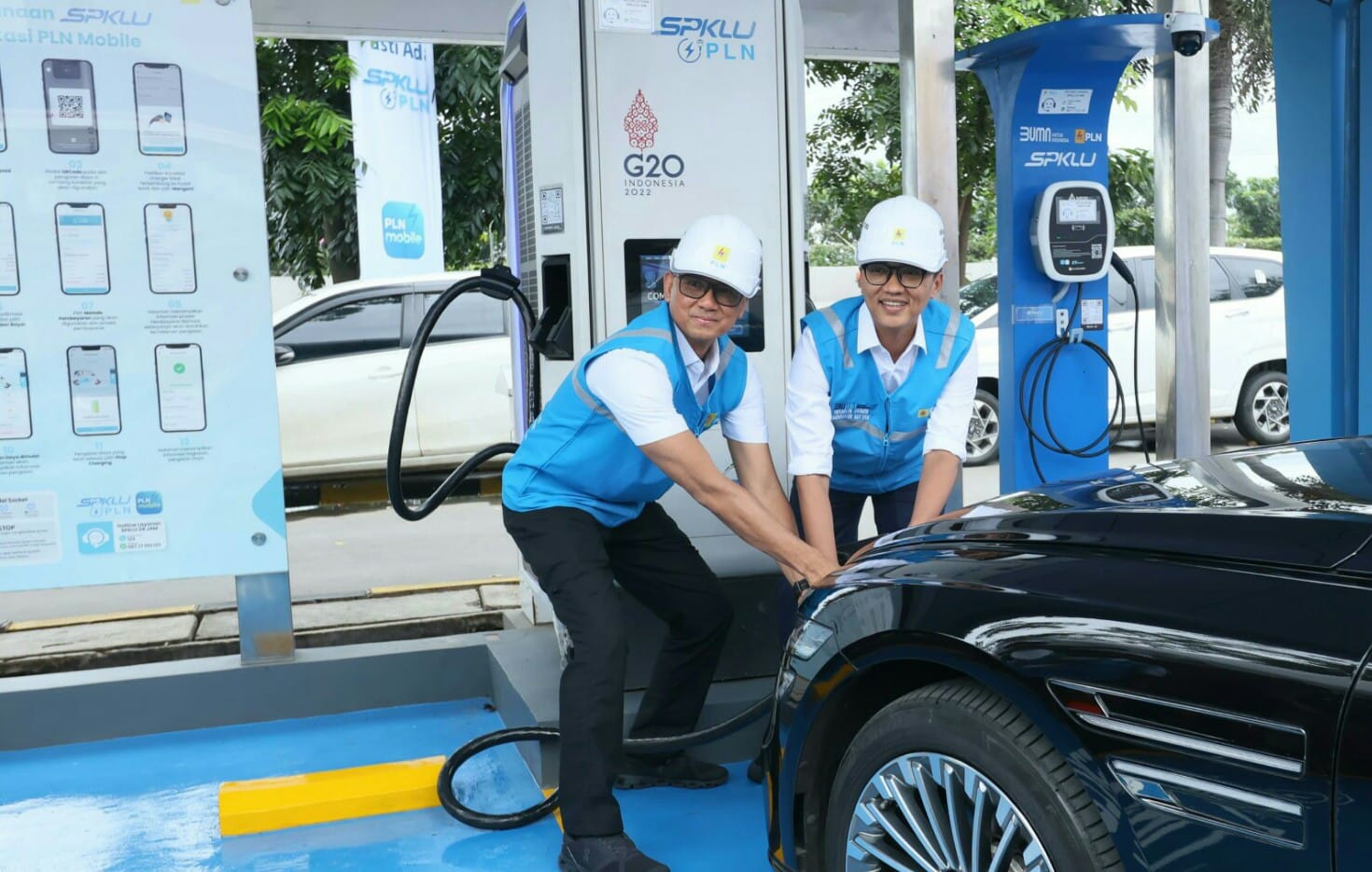 Wamen BUMN sekaligus Komisaris PT PLN (Persero), Aminuddin Ma’ruf memastikan infrastruktur SPKLU di sepanjang Tol Trans Jawa dan Sumatra siap melayani masyarakat selama masa mudik serta libur Nataru 2025 || Foto: PLN