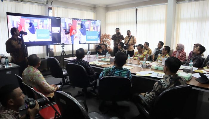 Pj Gubernur Lampung Pimpin Rapat Finalisasi Penerapan Opsen PKB dan Opsen BBNKB Tahun 2025