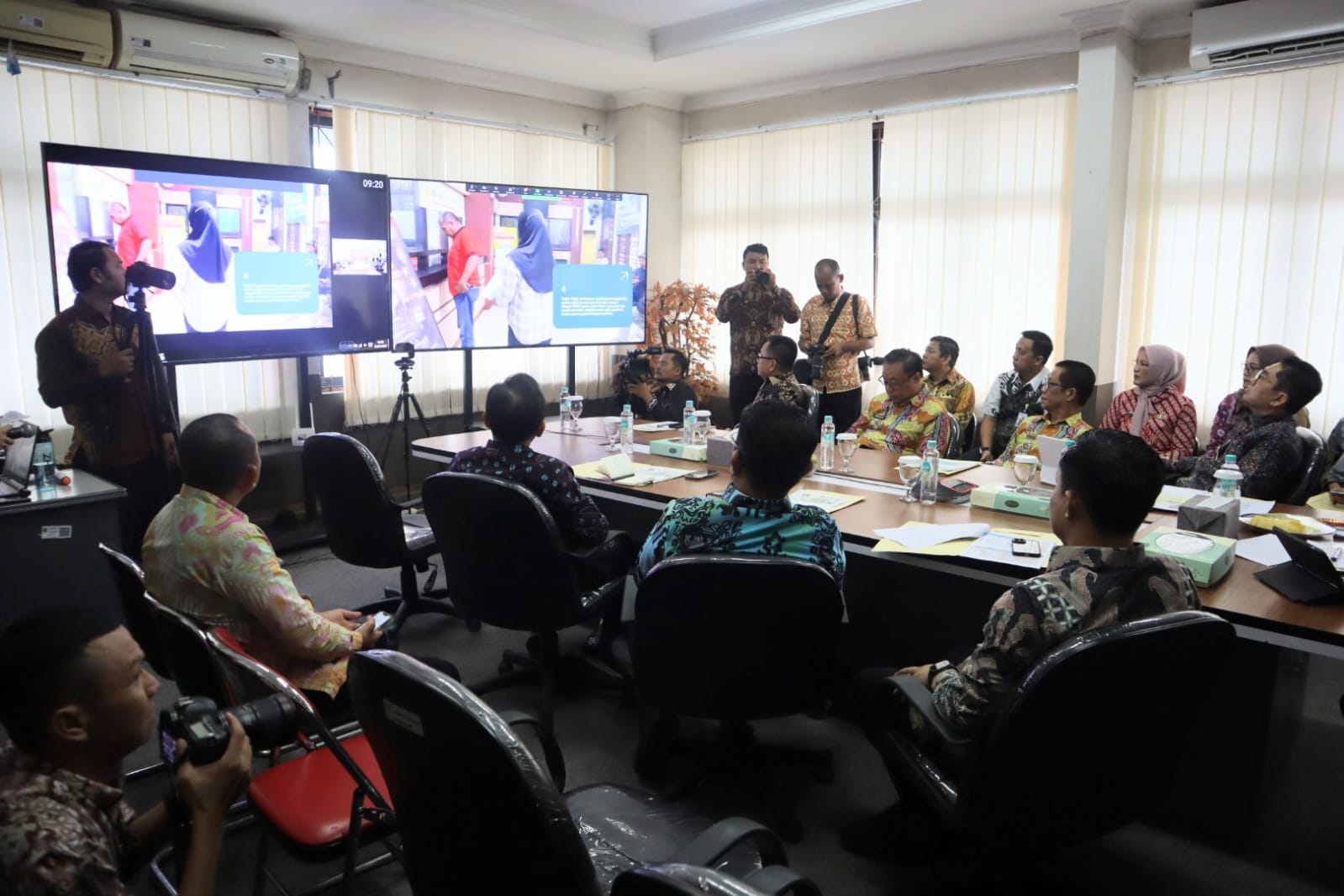 Pj. Gubernur Lampung Samsudin memimpin Rapat Finalisasi Penerapan Opsen PKB dan Opsen BBNKB Tahun 2025 secara virtual || Foto: Dinas Kominfotik Provinsi Lampung