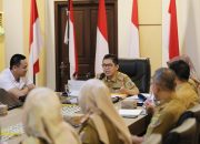 Pj. Sekretaris Daerah Provinsi Lampung Fredi SM memimpin Rapat Koordinasi Pelaksanaan Program Makan Bergizi Gratis (MBG) di Provinsi Lampung || Foto: Adpim Pemprov Lampung